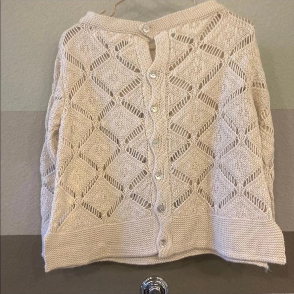 ZARA KNIT SWEATER Size. SMALL TO MEDIUM. Lose fitting as per Style.